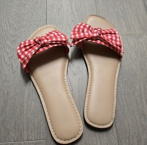 Time and Thru 8 N flat sandals red and white checkers fabric bow. Cute!